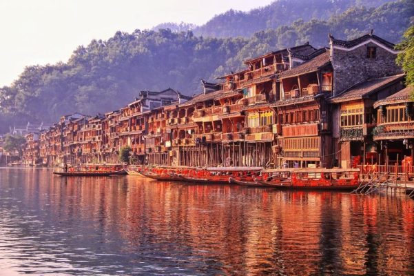 Phượng Hoàng Cổ Trấn