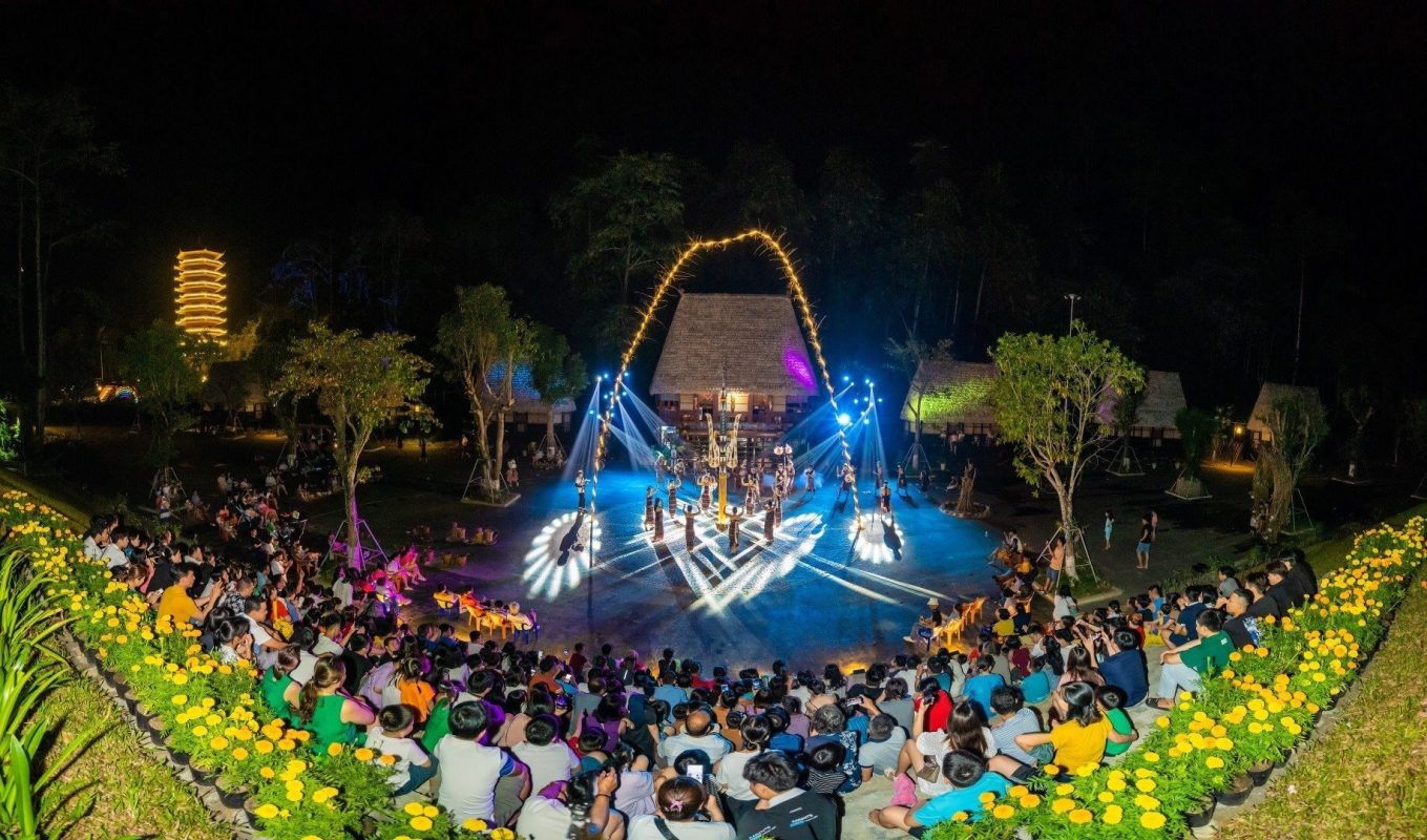 Cổng Trời Đông Giang - Vũ Điệu Đại Ngàn