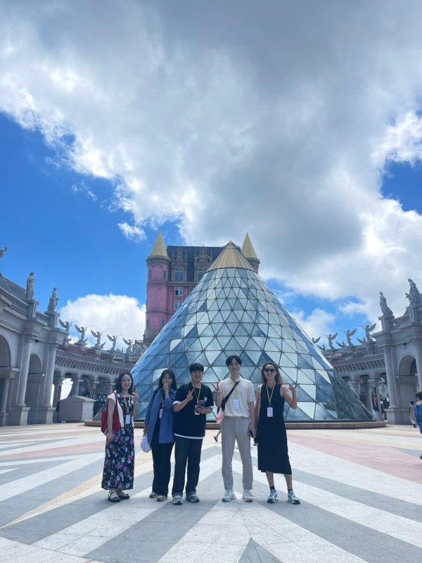 Quảng Trường Mặt Trời - Bà Nà hills - Oktrip Đà Nẵng