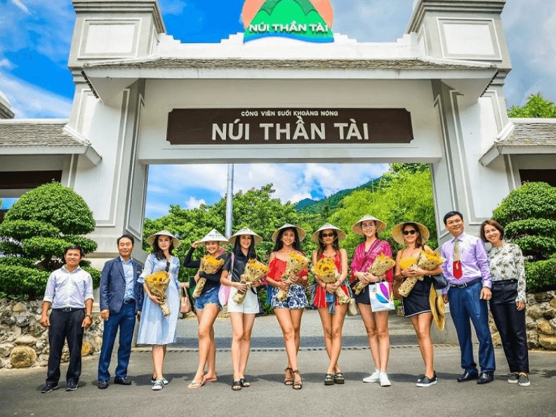 khu du lịch núi thần tài có gì
