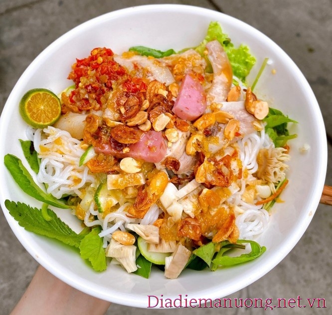 quán bún mắm bà dưỡng đà nẵng nổi tiếng trong hẻm hoàng diệu