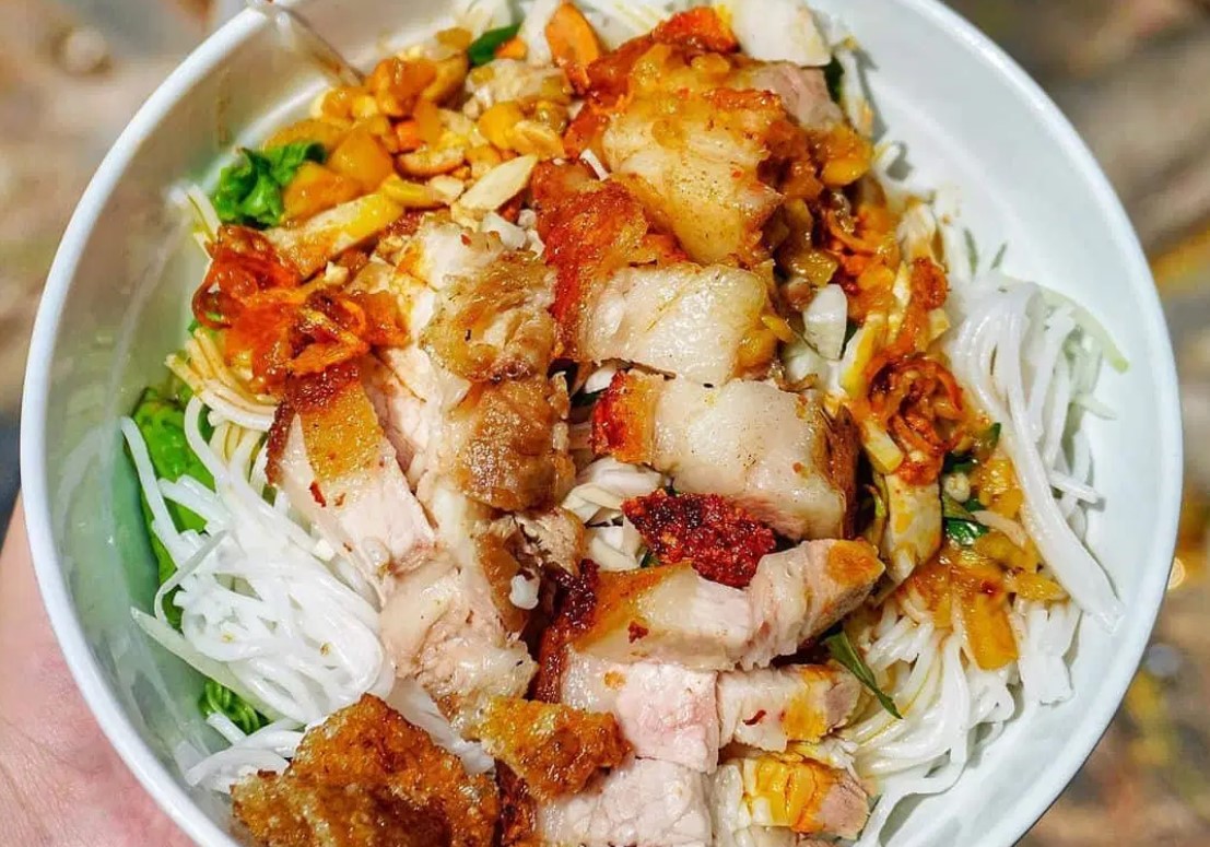 quán bún mắm ba mua lê lợi đà nẵng sạch sẽ phục vụ nhiệt tình