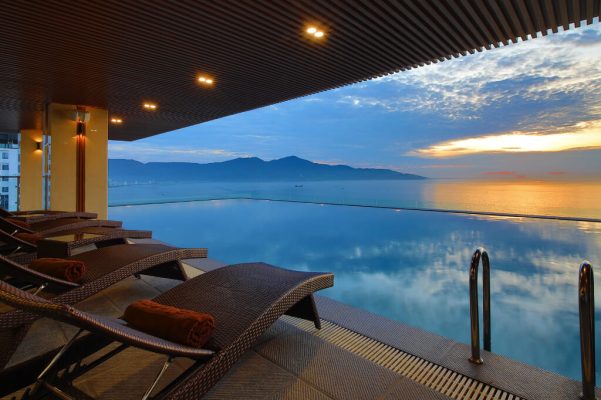 hồ bơi khách sạn Balcona Hotel Da Nang