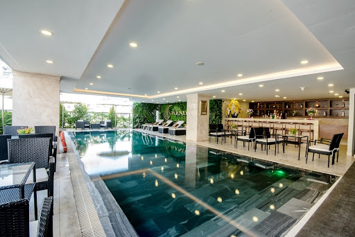 hồ bơi khách sạn Grand Sea Hotel