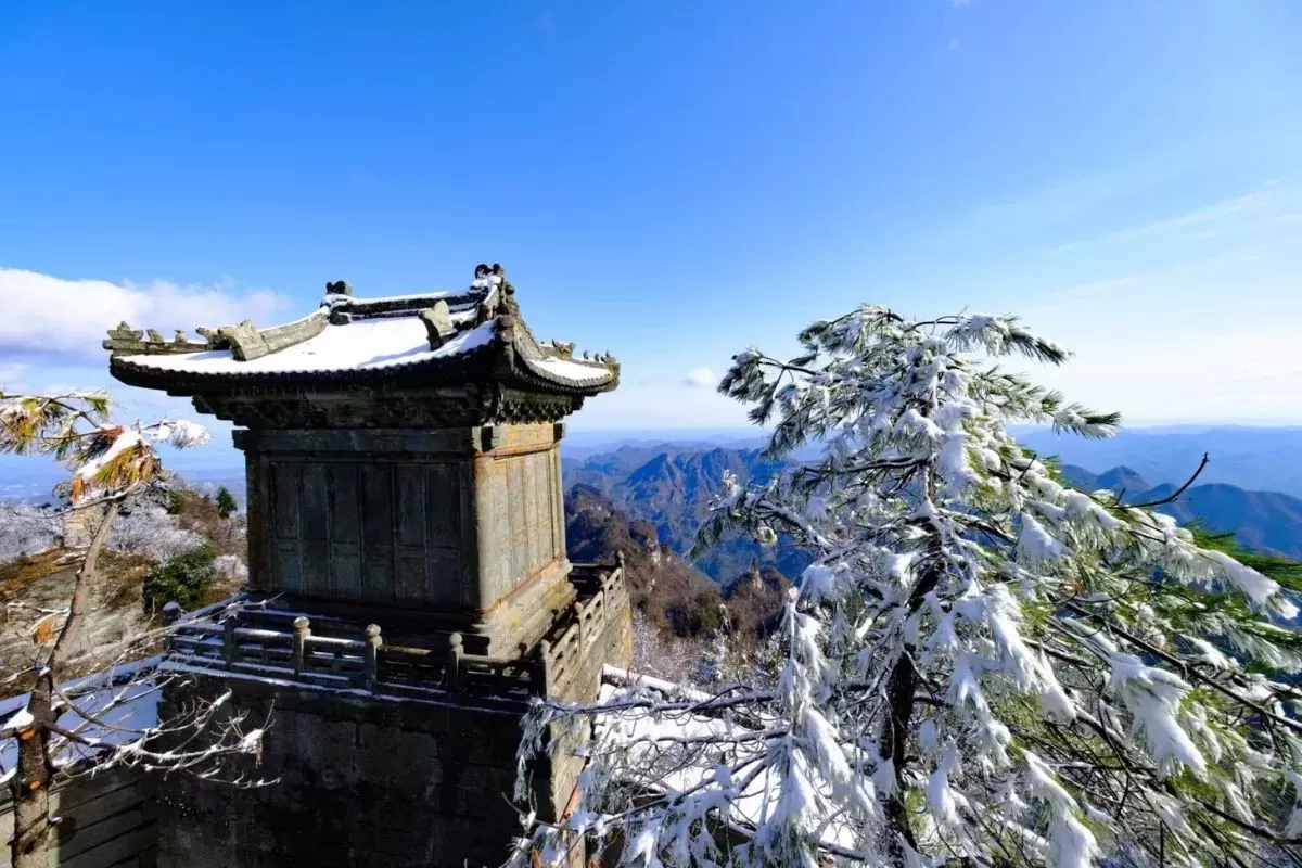 alt: Khung cảnh thiên nhiên tuyệt đẹp tại Võ Đang Sơn