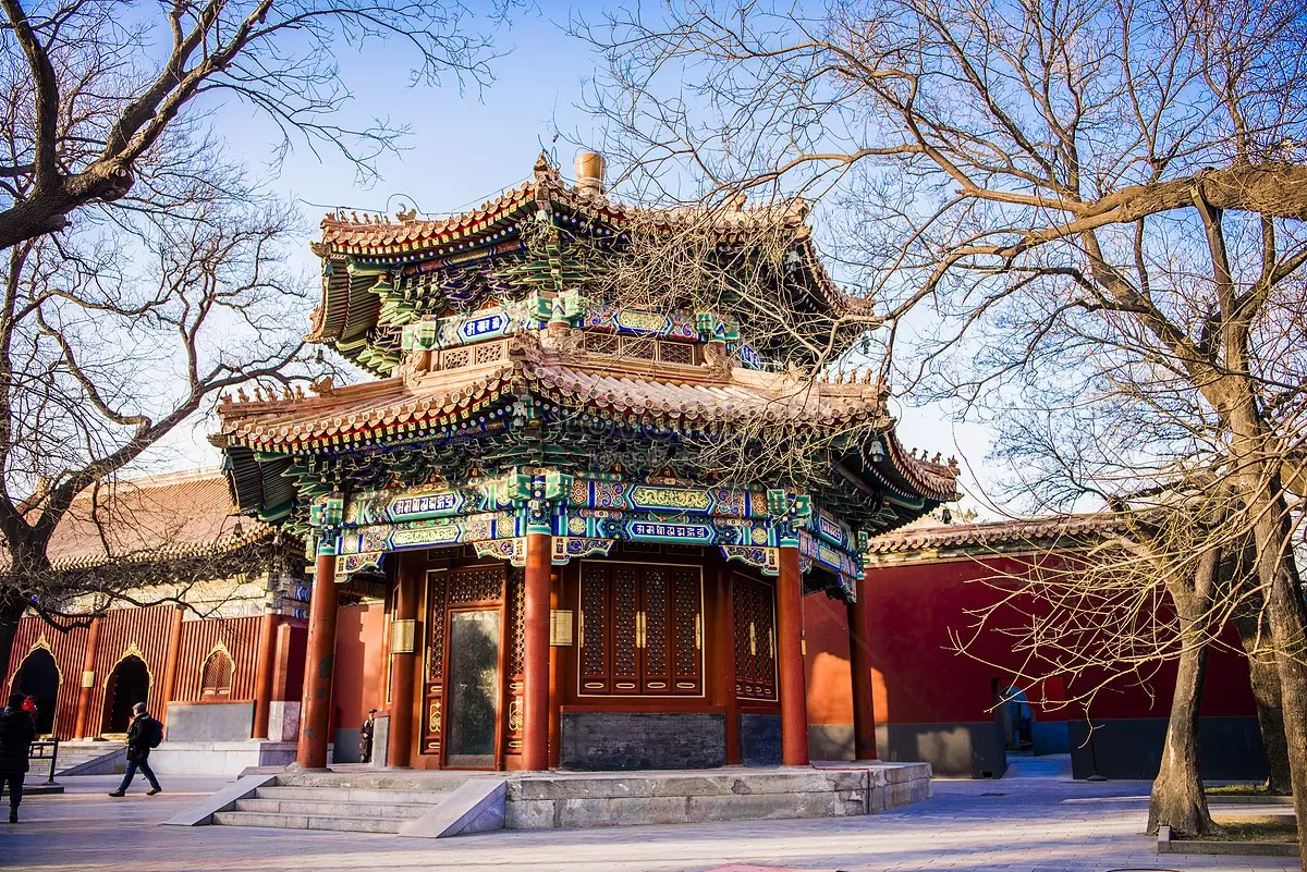 Chiêm bái ngôi chùa Tây Tạng khổng lồ giữa thành phố Bắc Kinh