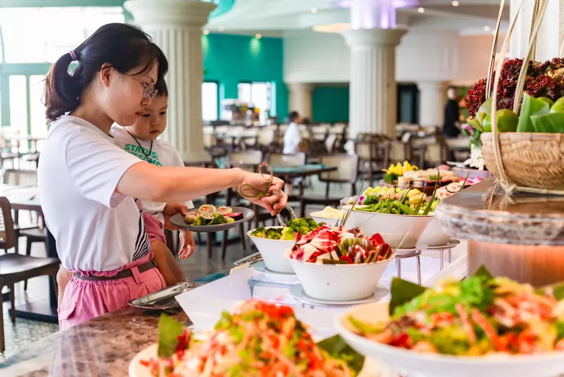 Không gian ẩm thực tại nhà hàng buffet Bà Nà Hills.