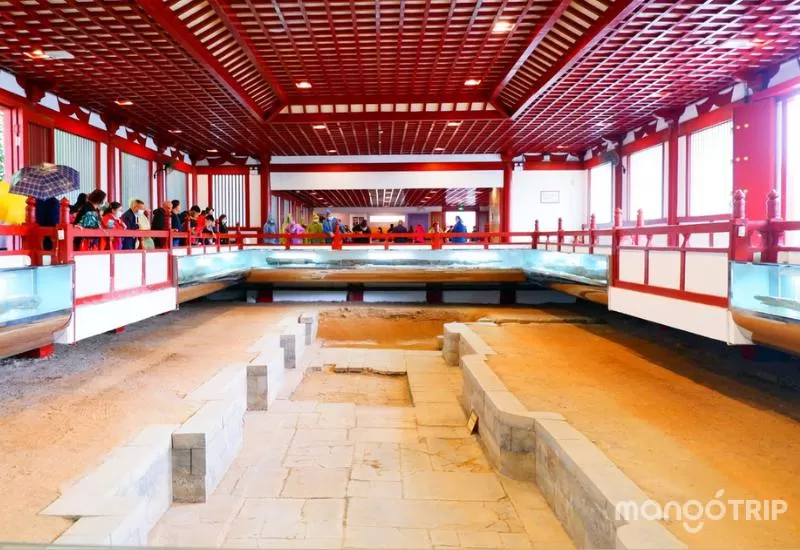Đài ngự tắm Dương Quý Phi trong Cung điện Hoa Thanh Cung