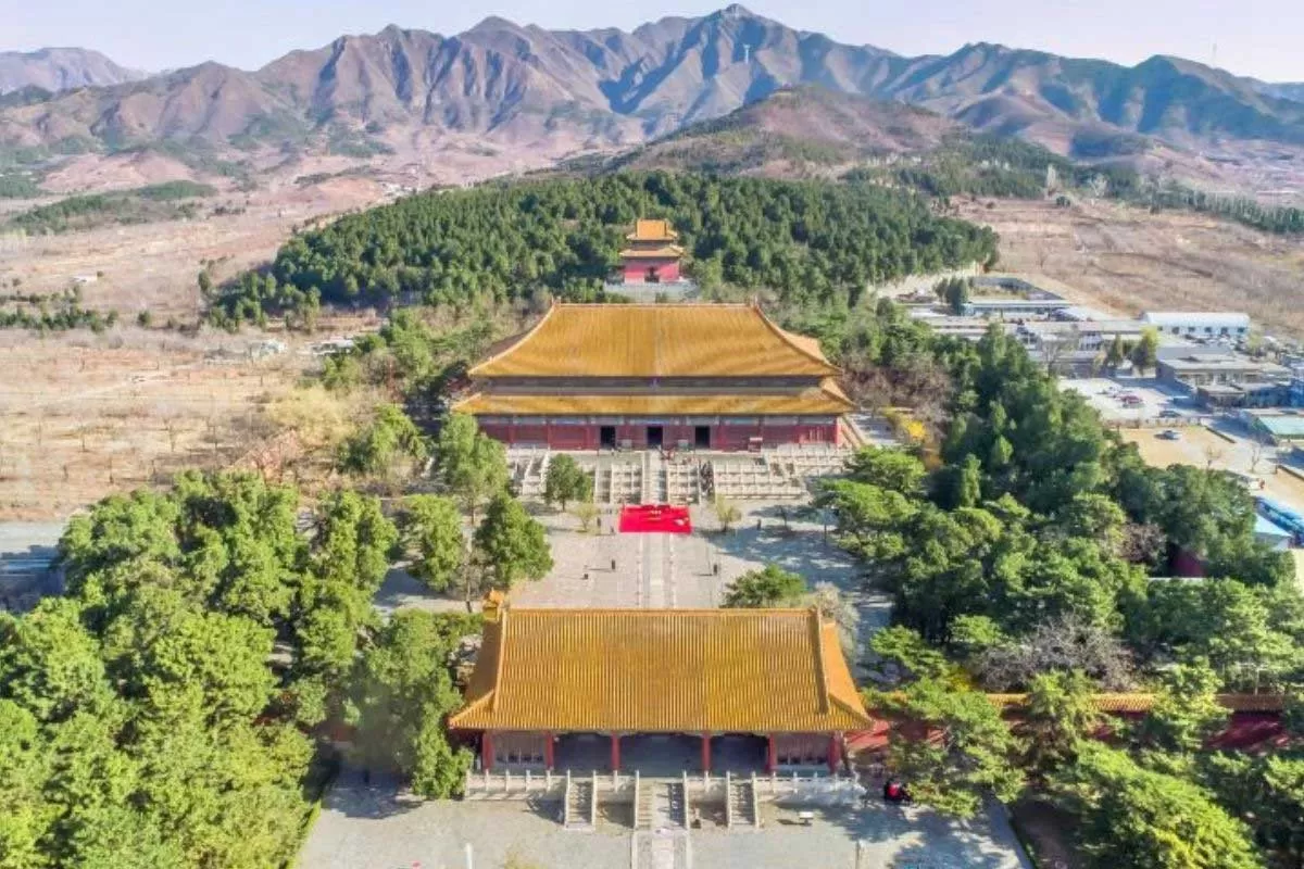 Tham quan quần thể lăng mộ nhà Minh đầy kỳ bí