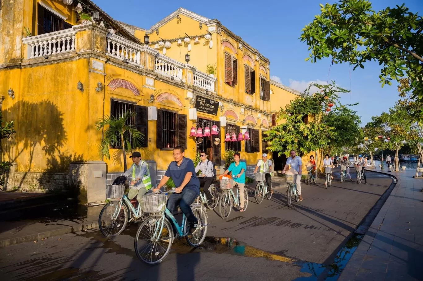 Xe đạp là phương tiện di chuyển chủ yếu