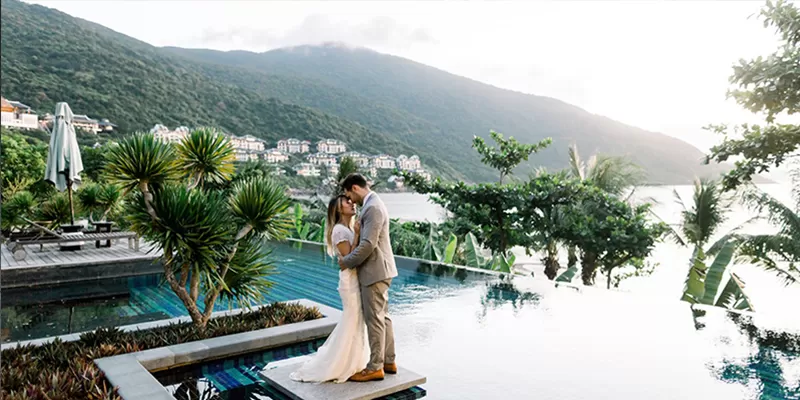 alt text: InterContinental Danang Sun Peninsula Resort với tầm nhìn ra biển