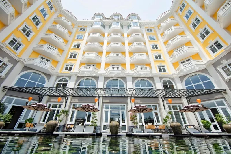 Review khách sạn cổ điển Hội An