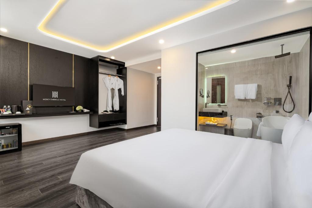 Mercy Emerald Hotel đà nẵng