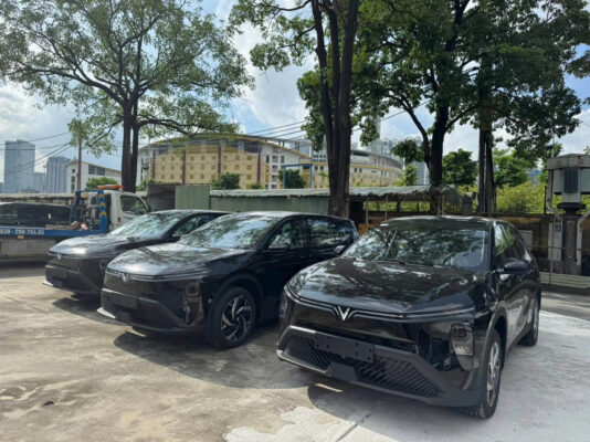 Private driver-guide service in Hoi An with a 7-seater car