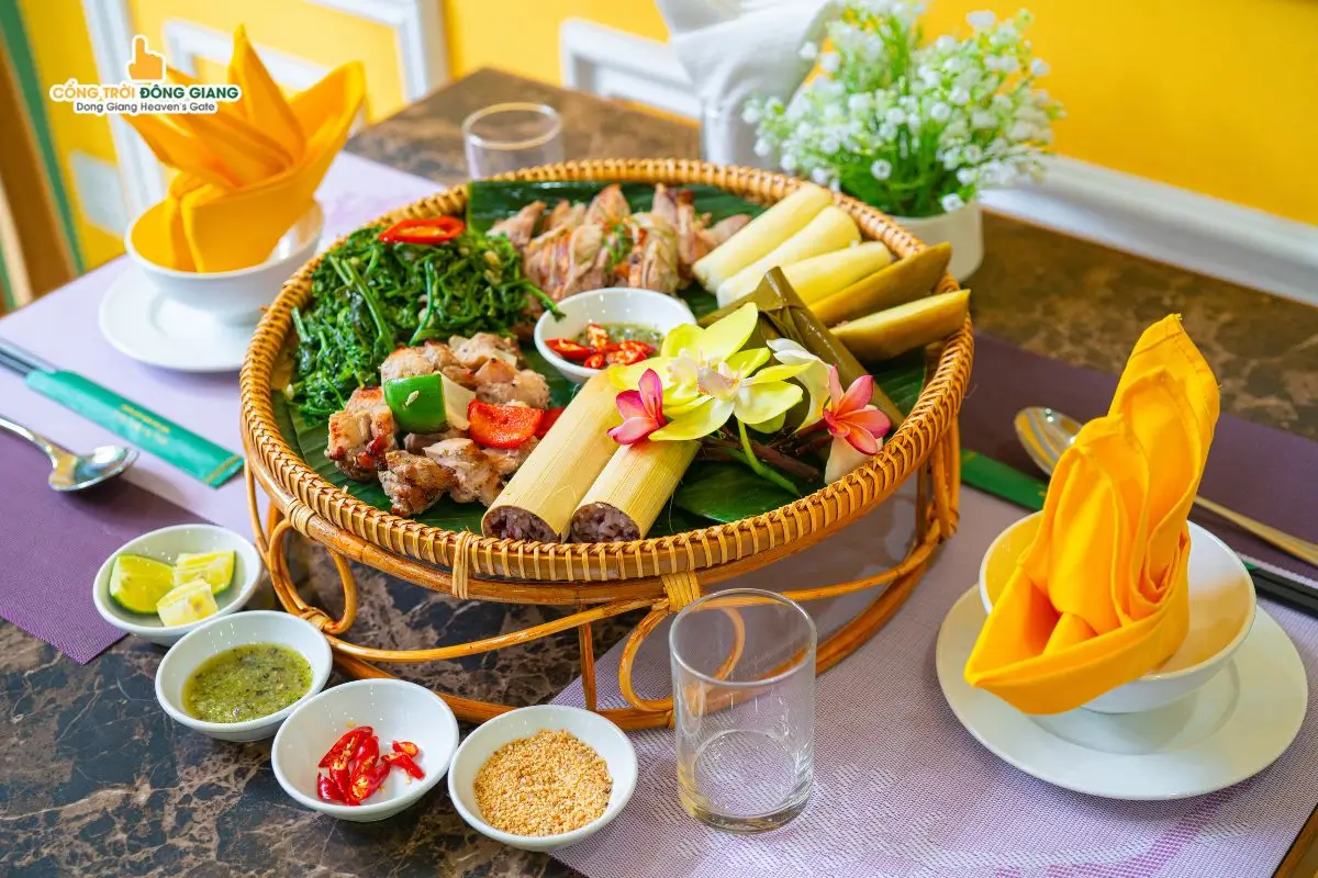Thịt heo bản nướng Cổng Trời Đông Giang