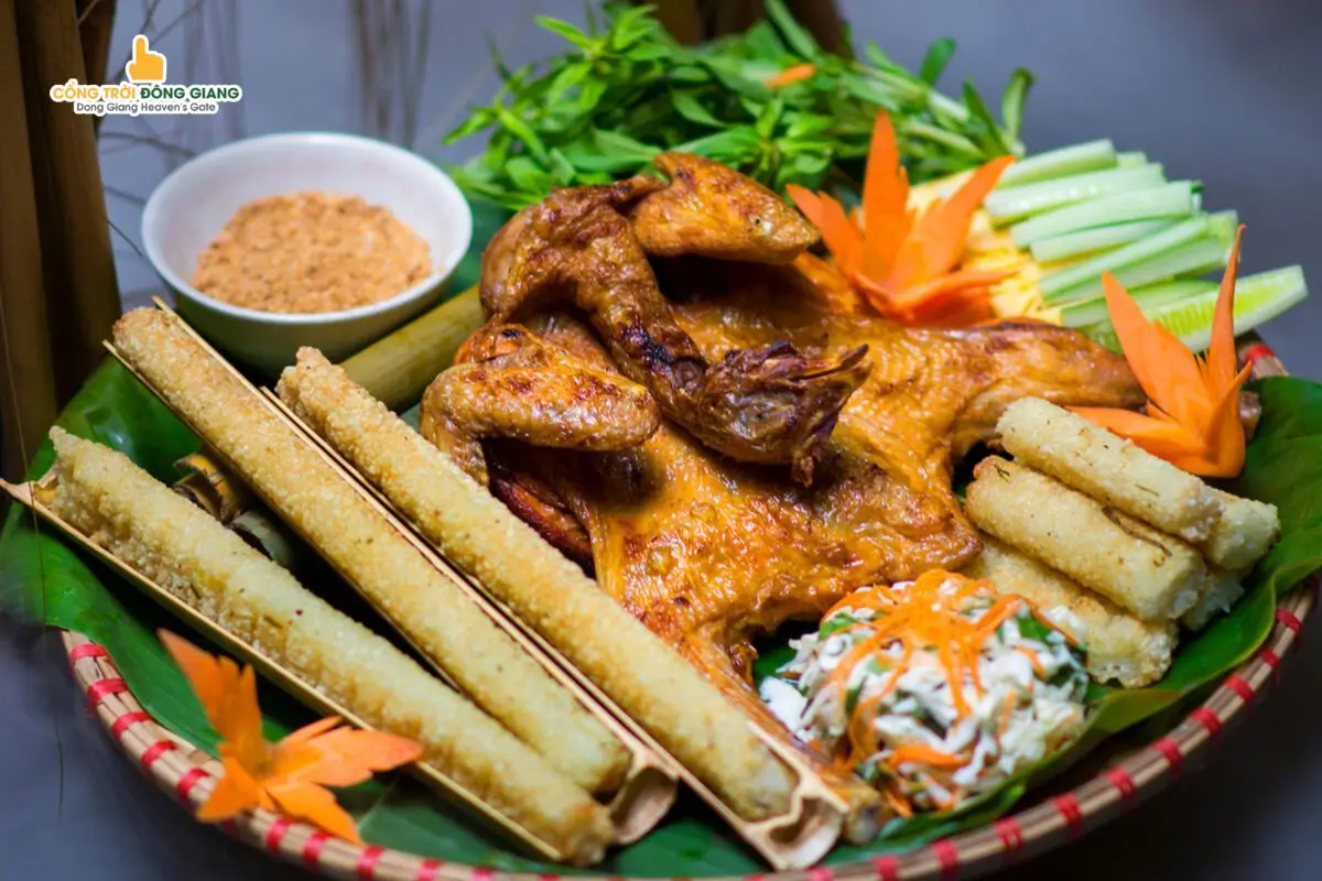 Cơm lam bản địa Cổng Trời Đông Giang