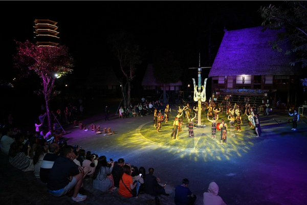 Show Diễn Vũ Điệu Đại Ngàn
