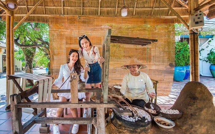 Làng Mộc Kim Bồng chạm khắc gỗ tinh xảo