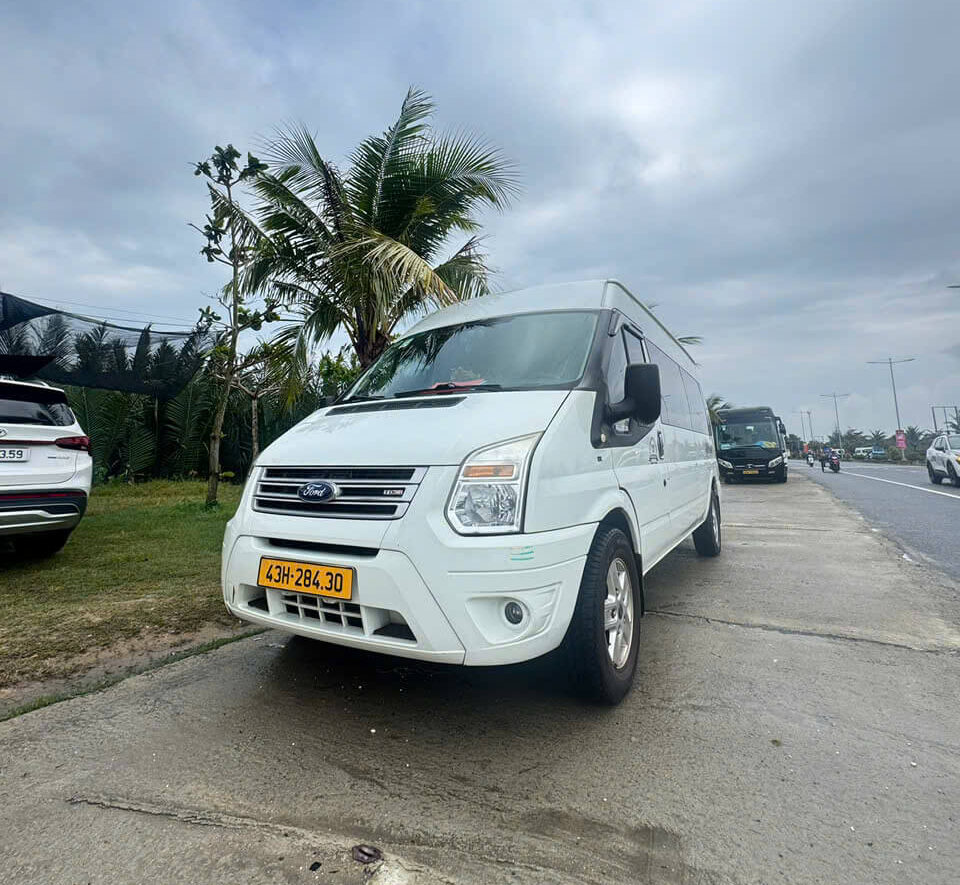 Dịch vụ cho thuê xe 16 chỗ Ford Transit Hyundai Solati đời mới tuyến Đà Nẵng đi Hội An