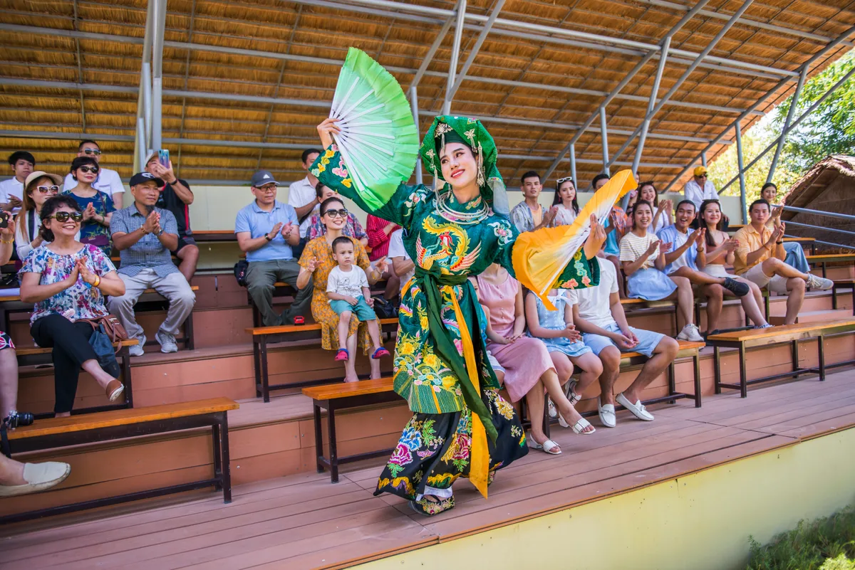 Bảng giá vé VinWonders Nam Hội An 11 tỉnh show diễn nghệ thuật Đảo Văn Hóa Dân Gian