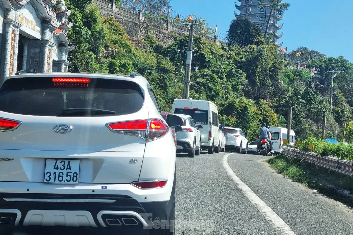 Xe 7 chỗ chạy tuyến đường biển Võ Nguyên Giáp Đà Nẵng đi Hội An