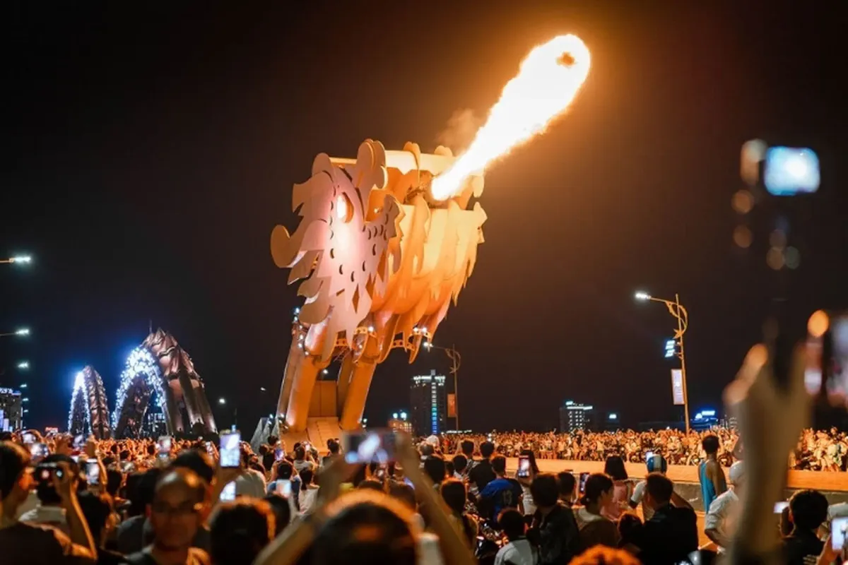 Dragon Bridge Fire and Water Show Da Nang