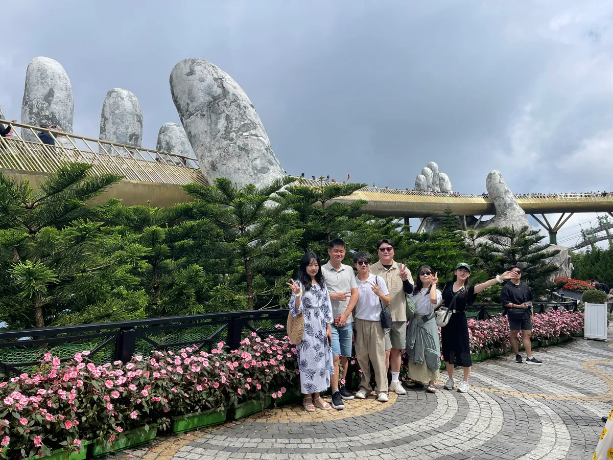 Bảng giá vé Bà Nà Hills: Cầu Vàng Bà Nà Hills tuyệt tác kiến trúc giữa mây trời