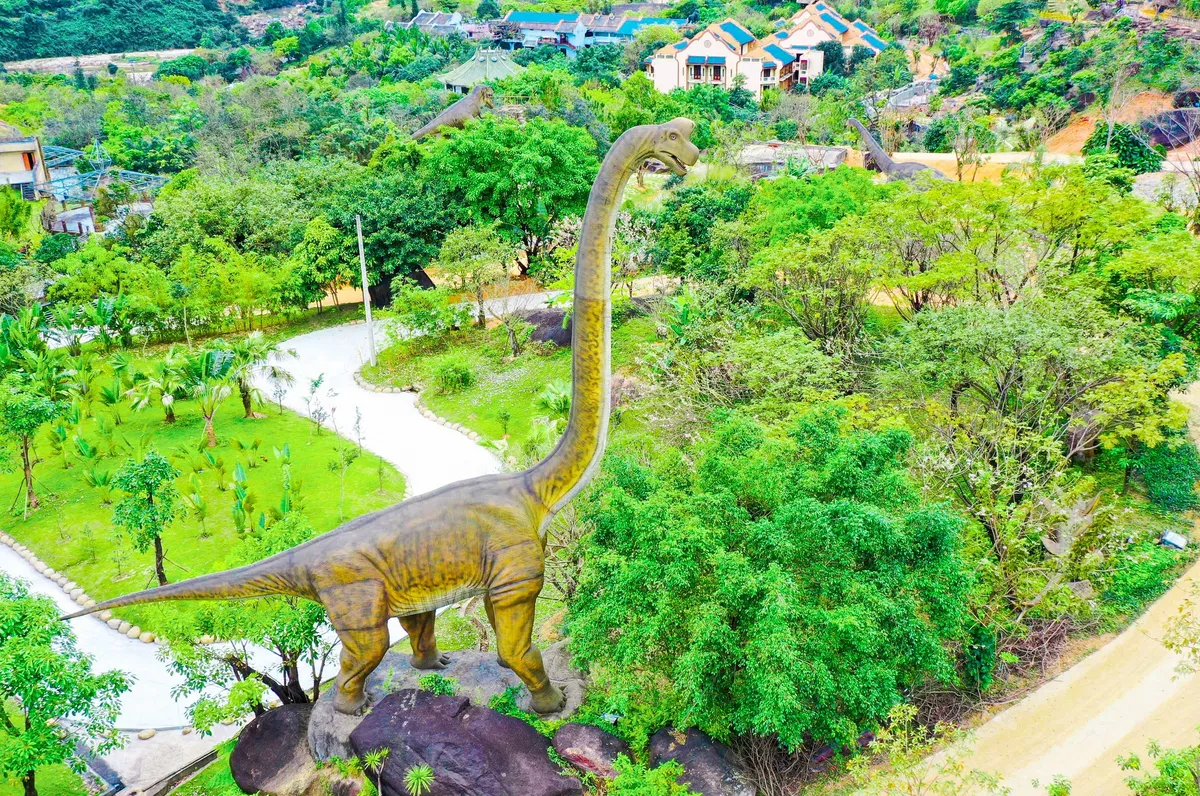 Check-in Công viên khủng long Jura Park với hàng trăm mô hình chuyển động