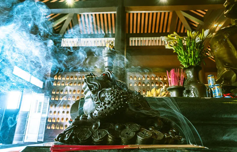 Chiêm bái Đền Thần Tài linh thiêng cầu bình an tài lộc tại công viên Hot Spring Park