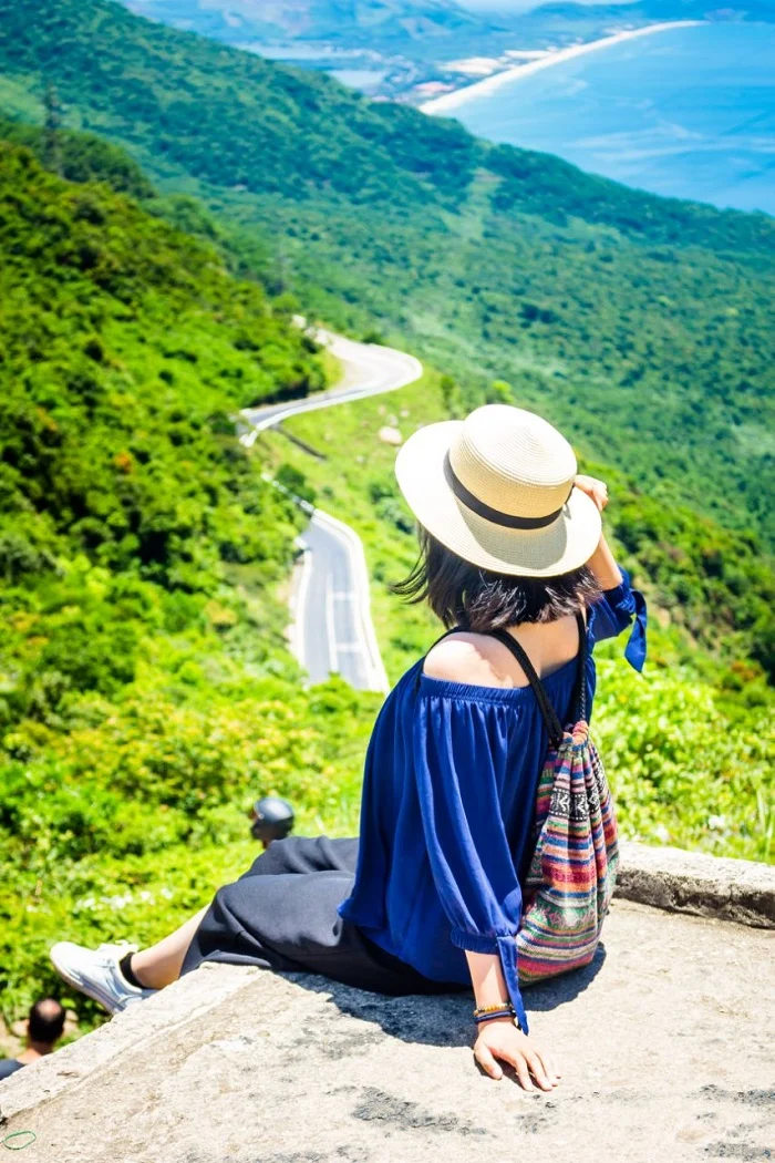 Góc chụp ảnh check-in siêu đẹp trên đỉnh di tích Hải Vân Quan