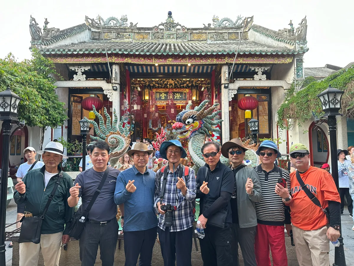 Tham quan Hội Quán Quảng Đông cổ kính linh thiêng trong tour ghép Hội An