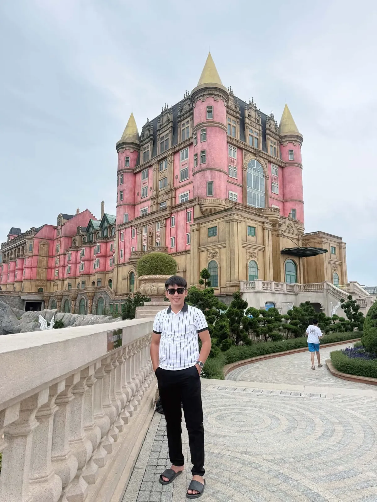 Lâu đài Mặt Trăng Moon Castle Bà Nà Hills thế giới thần tiên diệu kỳ