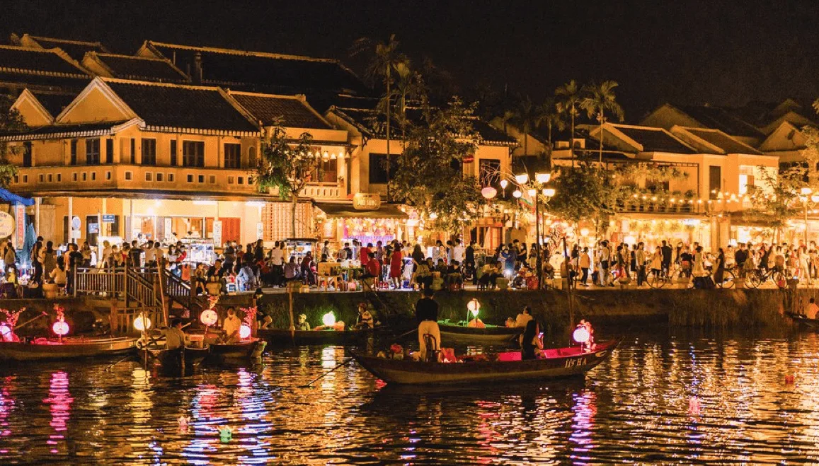 Du ngoạn thuyền gỗ sông Thu Bồn Hội An