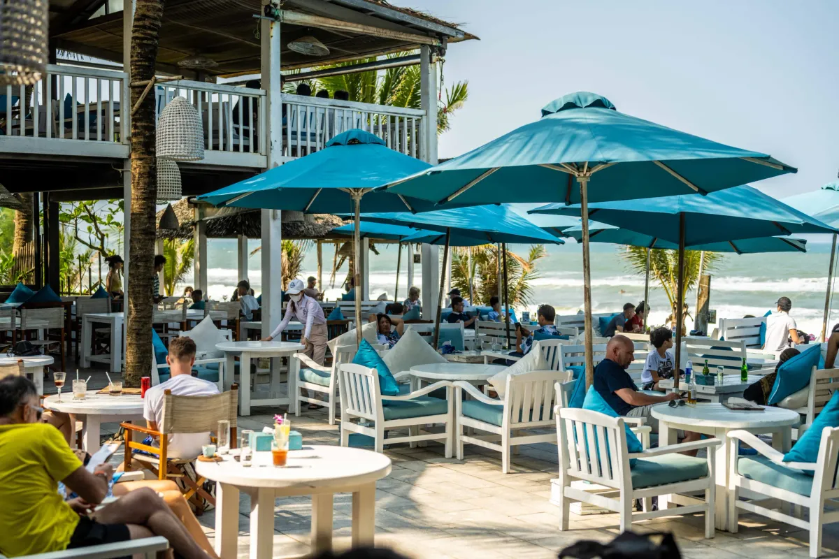 Nhà hàng và Beach Club ven biển An Bàng view biển cực chill