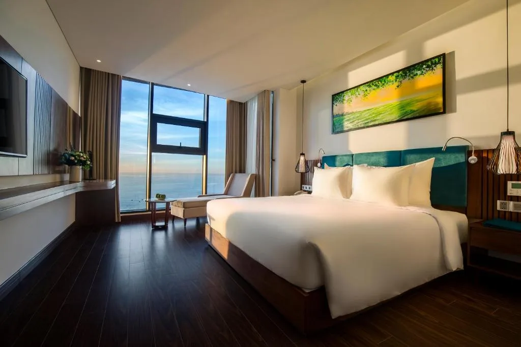 Top 11 khách sạn view biển Đà Nẵng Maximilan Beach Hotel