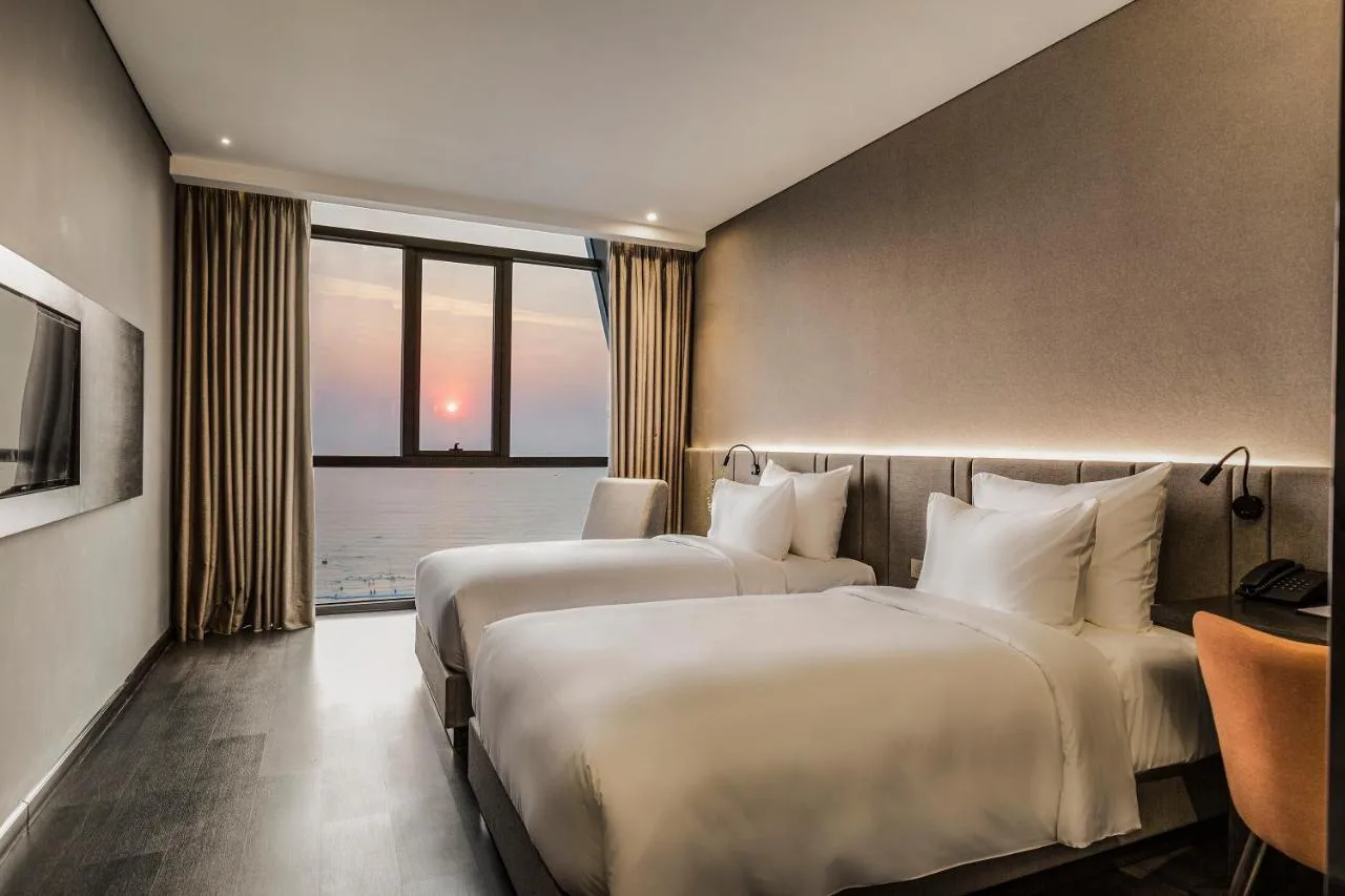 Top 11 khách sạn view biển Đà Nẵng Stella Maris Beach Hotel