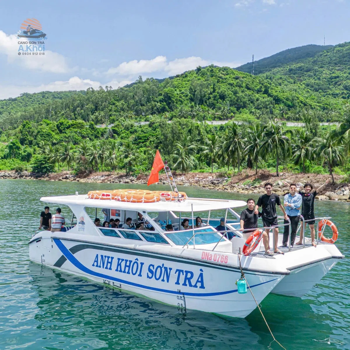 Chèo thuyền SUP check-in giữa biển xanh Sơn Trà