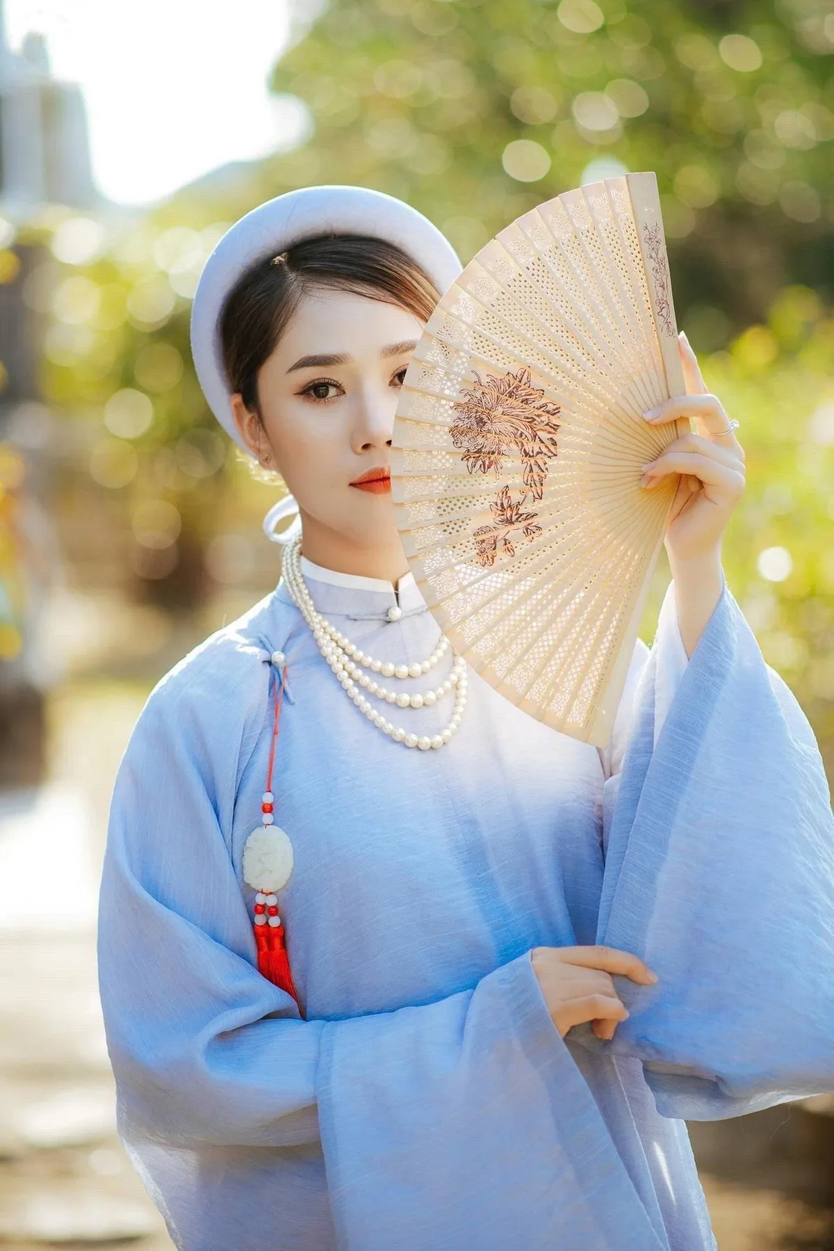 áo dài cổ phục ngũ thân tay chẽn thanh lịch chụp ảnh lăng tẩm cố đô huế