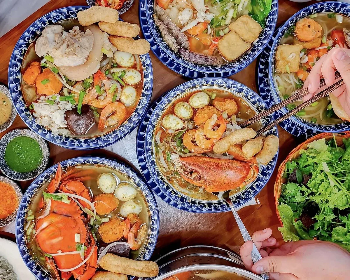 best banh canh in Da Nang Banh Canh Ba Giang steaming fishcake bowl