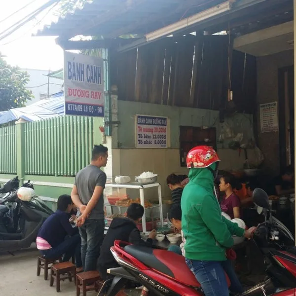 best banh canh in Da Nang Banh Canh Duong Ray railway street food spot