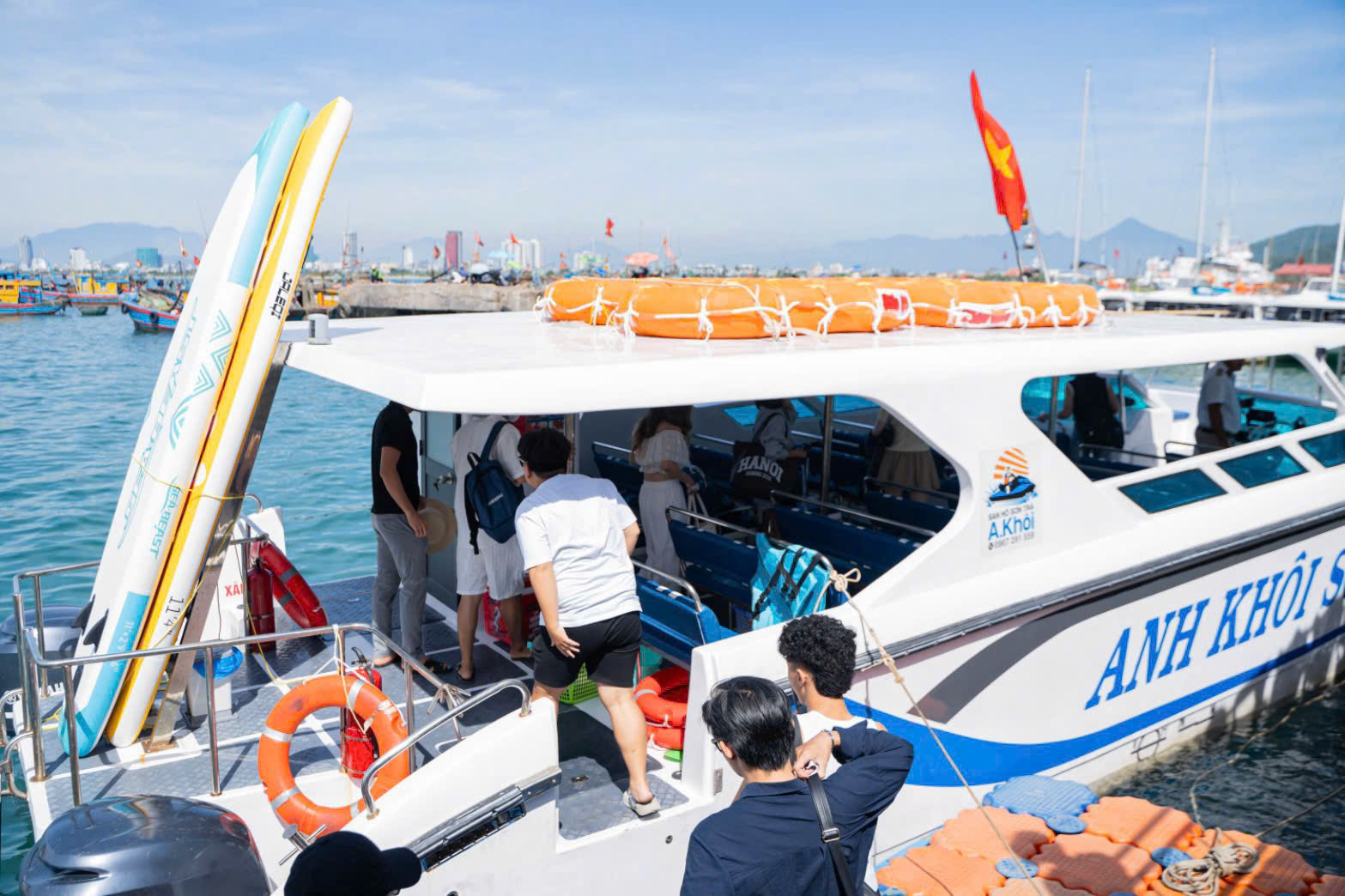 Cano cao tốc du lịch đưa đón quý khách tour lặn ngắm san hô Sơn Trà