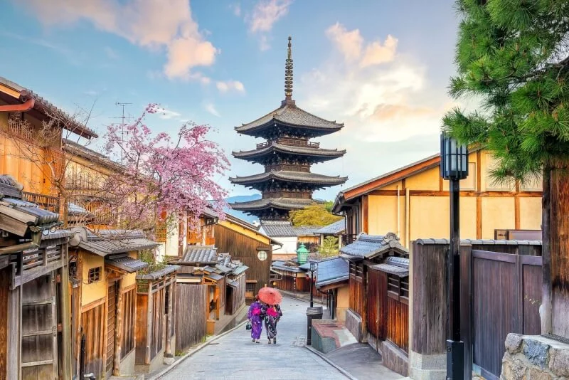 Cố đô Kyoto Nhật Bản trầm mặc cổ kính với những đền đài ngàn năm tuổi