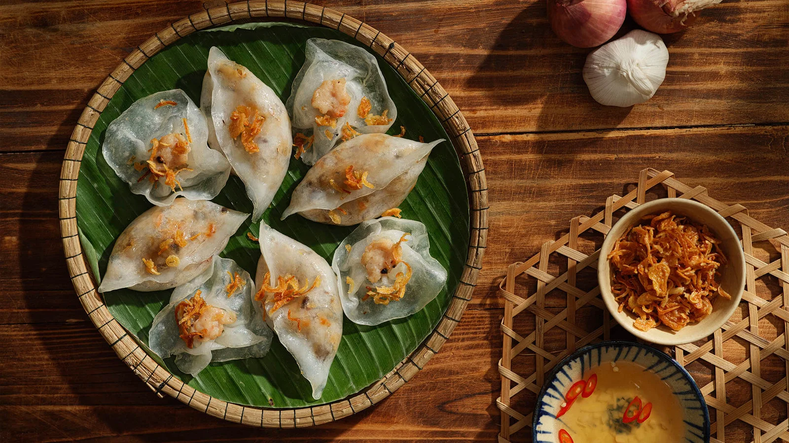 Món bánh bao bánh vạc hoa hồng trắng đặc sản ẩm thực dân dã tinh tế của phố Hội