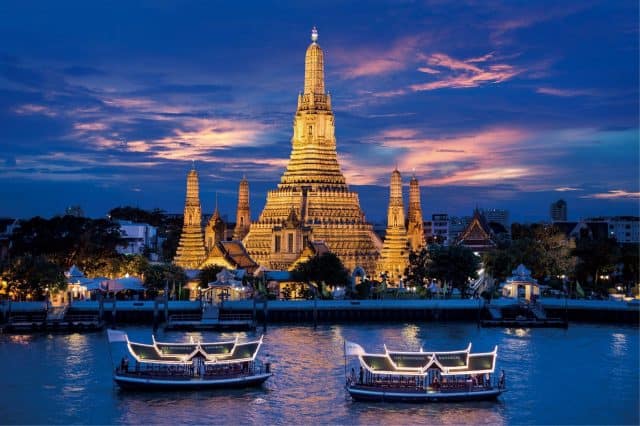 Dạo thuyền ngắm cảnh sông Chao Phraya Bangkok ngắm hiện tượng đàn cá phóng sinh dày đặc