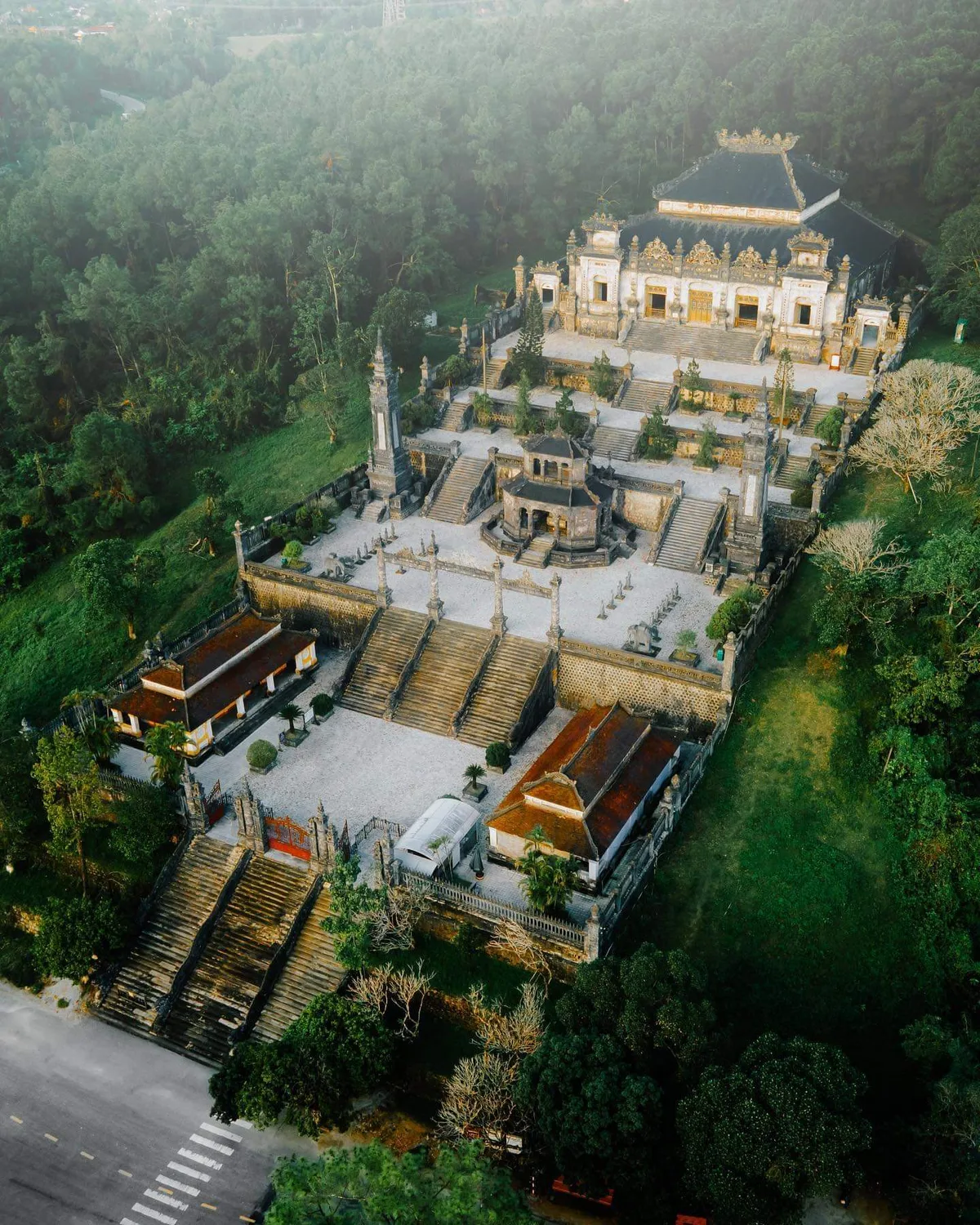 kinh nghiệm du lịch Huế 1 ngày từ Đà Nẵng tham quan lăng khải định