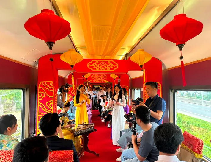 kinh nghiệm du lịch Huế 1 ngày từ Đà Nẵng tàu hỏa di sản miền trung