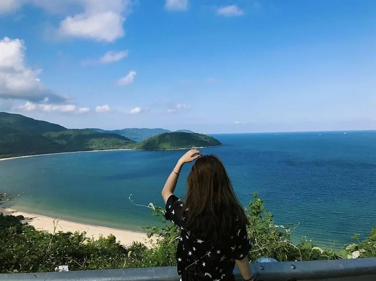 Hue day trip from Da Nang panoramic mountain and ocean view at Hai Van Pass