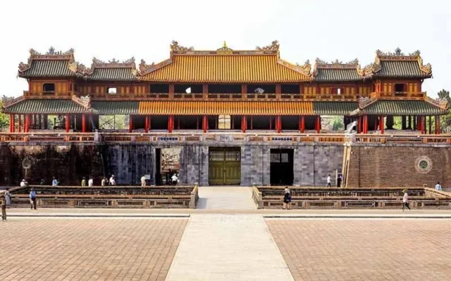 hue-day-trip-from-da-nang-imperial-city-citadel