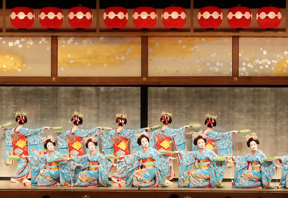 Khu phố cổ Gion trung tâm văn hóa Geisha Kyoto với những ngôi nhà gỗ cổ kính