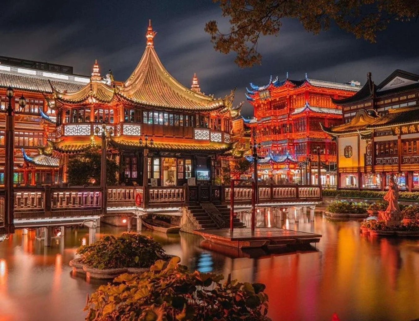 miếu thành hoàng thượng hải cổ kính sầm uất
